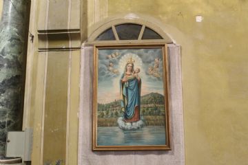 Tela raffigurante la Madonna con il Bambino sul paesaggio candiese